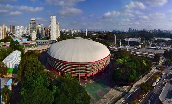 Panorama of Ibirapuera district in Sao Paulo, featuring more in the foreground the Ibirapuera Gymnasium (Ginásio do Ibirapuera), the main state indoor sporting arena and its sports complex. In the neighborhood, The Southeastern Military Command  complex (Comando Militar do Sudoeste - CMSE) and the Legislative Assembly building (Palácio 9 de Julho - Assembleia Legislativa). In the background, Ibirapuera Park and its lake.